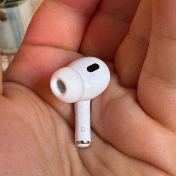 AirPods Pro 2 2nd Gen A3047 RIGHT replacement - Picture 3 of 4